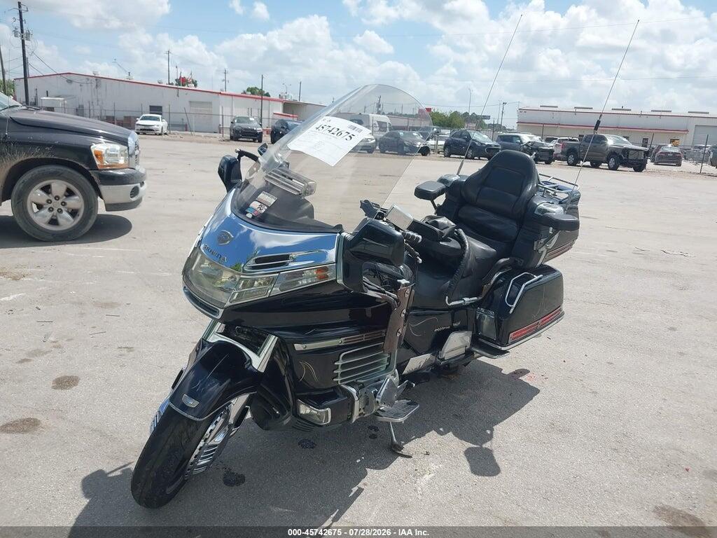 1HFSC2239XA103835 1999 HONDA GL1500 photo no. 2