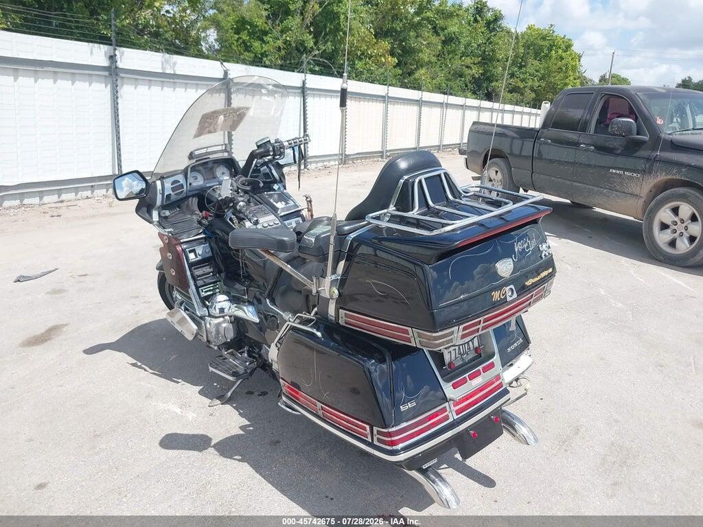 1HFSC2239XA103835 1999 HONDA GL1500 photo no. 3