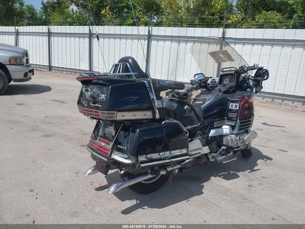 1HFSC2239XA103835 1999 HONDA GL1500 photo no. 4
