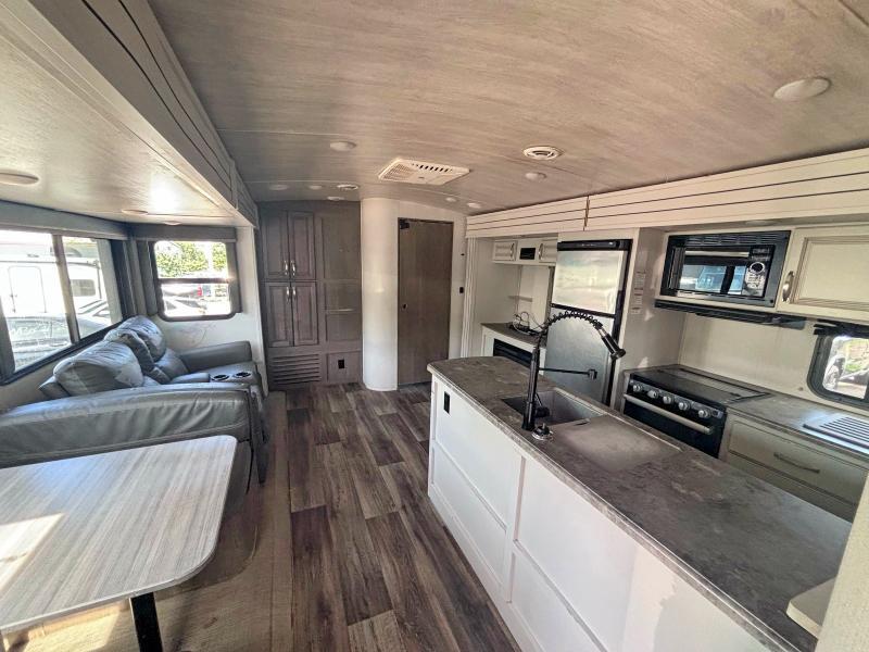 2021 KEYSTONE Cougar 34TSB SLIDE-IN CAMPER — Фото 6 из 10