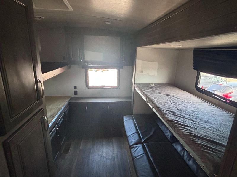 2021 KEYSTONE Cougar 34TSB SLIDE-IN CAMPER — Фото 7 из 10