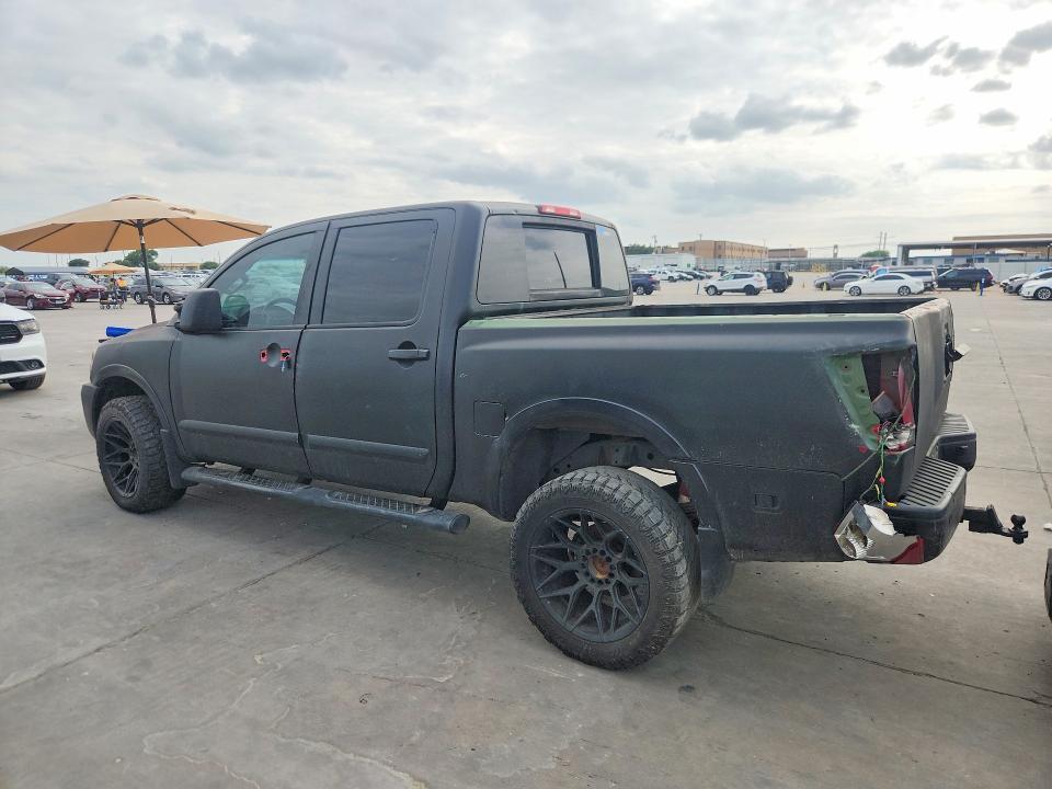 2012 NISSAN TITAN SV — Фото 2 из 12