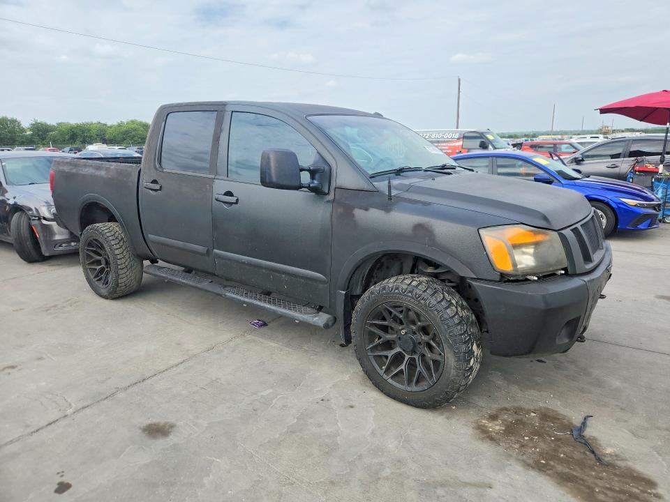 2012 NISSAN TITAN SV — Фото 4 из 12