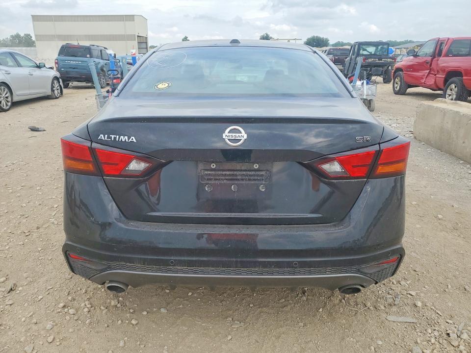 2021 NISSAN ALTIMA SR — Фото 6 из 12