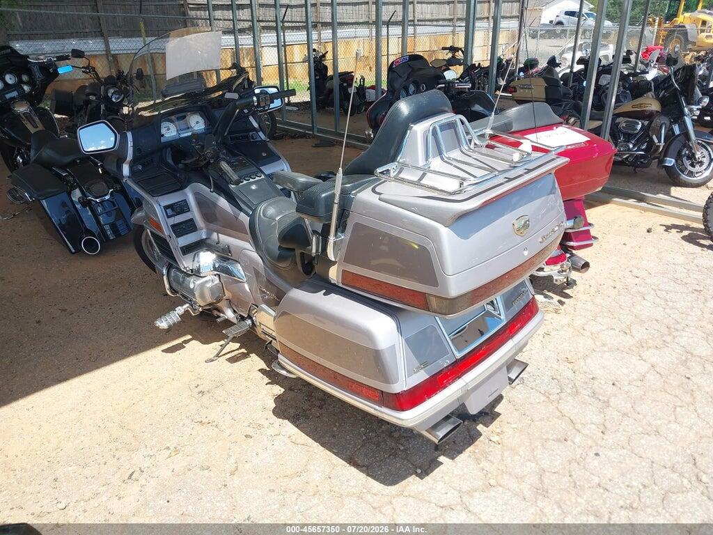 1HFSC2231XA102856 1999 HONDA GL1500 photo no. 3