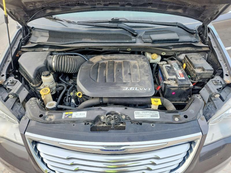 2016 CHRYSLER TOWN & COUNTRY TOURING — Фото 12 из 13