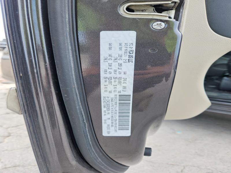 2016 CHRYSLER TOWN & COUNTRY TOURING — Фото 13 из 13