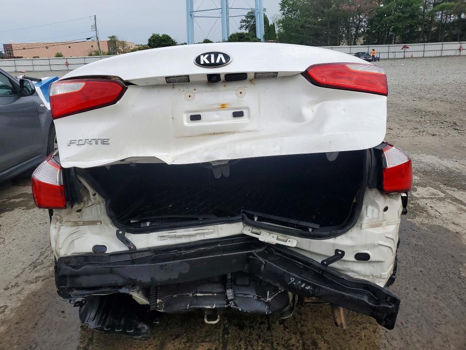2016 KIA FORTE LX — Фото 6 из 12