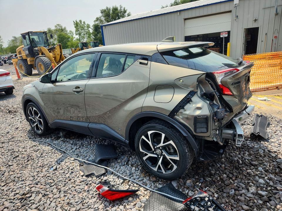 2021 TOYOTA C-HR XLE — Фото 2 из 13