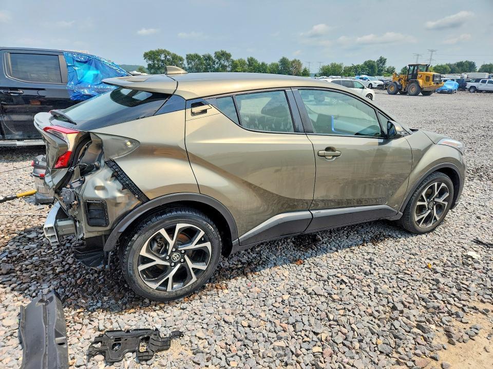 2021 TOYOTA C-HR XLE — Фото 3 из 13