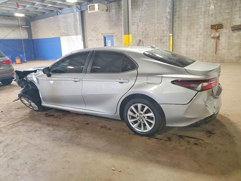 2021 TOYOTA CAMRY LE — Фото 2 из 13