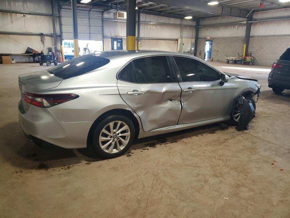 2021 TOYOTA CAMRY LE — Фото 3 из 13