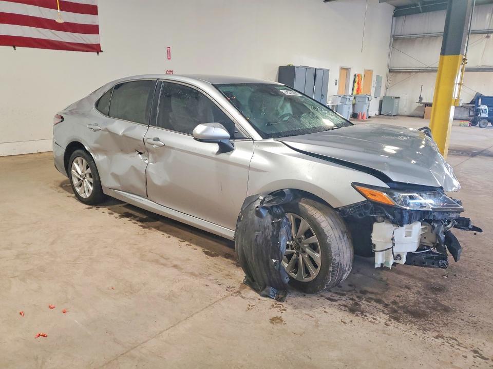 2021 TOYOTA CAMRY LE — Фото 4 из 13