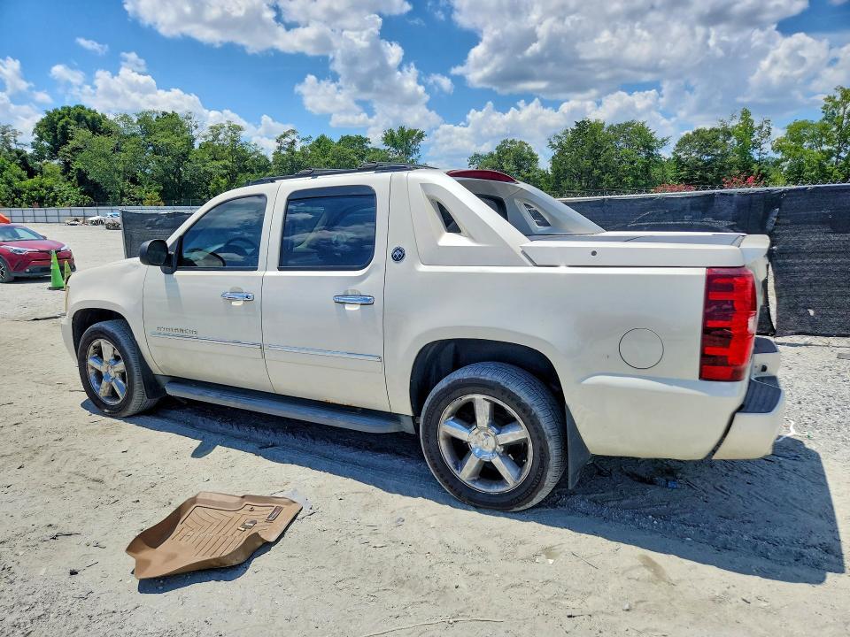 2013 CHEVROLET AVALANCHE LTZ — Фото 2 из 12