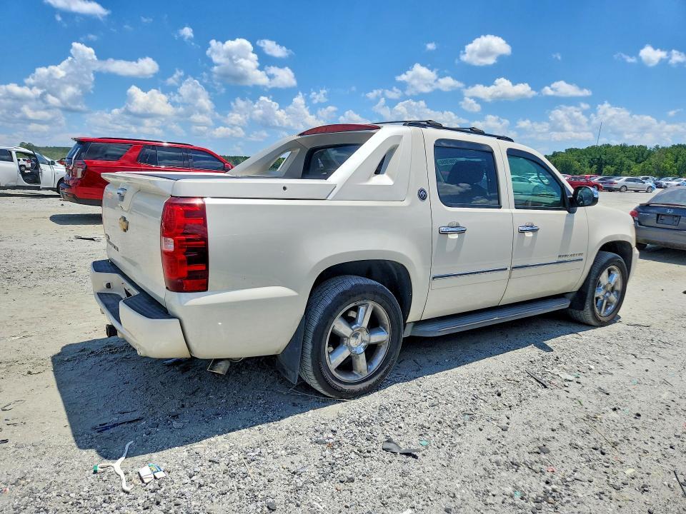 2013 CHEVROLET AVALANCHE LTZ — Фото 3 из 12
