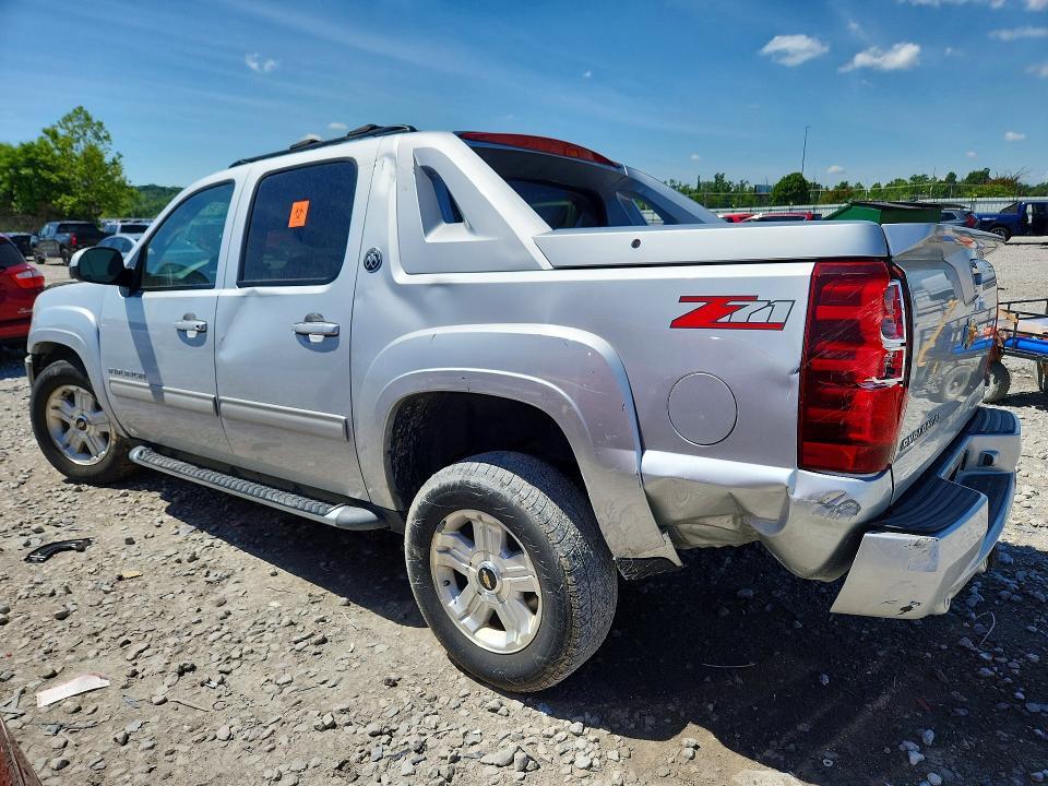 2013 CHEVROLET AVALANCHE LT — Фото 2 из 12