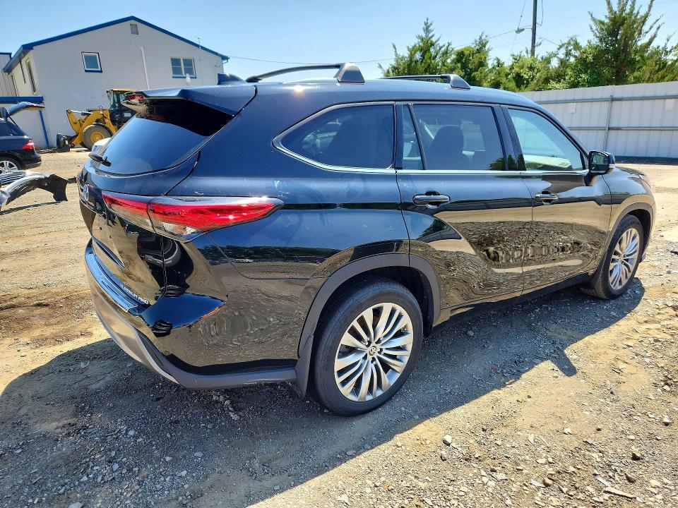 2021 TOYOTA HIGHLANDER PLATINUM — Фото 3 из 13