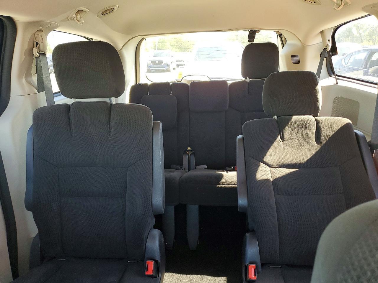2016 DODGE GRAND CARAVAN SXT — Фото 10 из 13