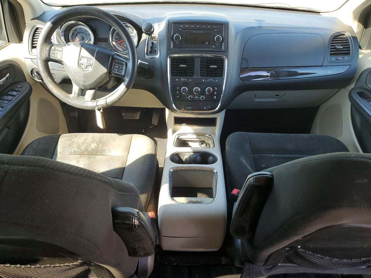 2016 DODGE GRAND CARAVAN SXT — Фото 8 из 13