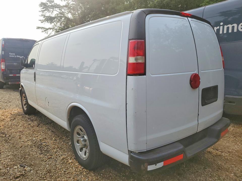 2013 CHEVROLET EXPRESS G1500 — Фото 2 из 13