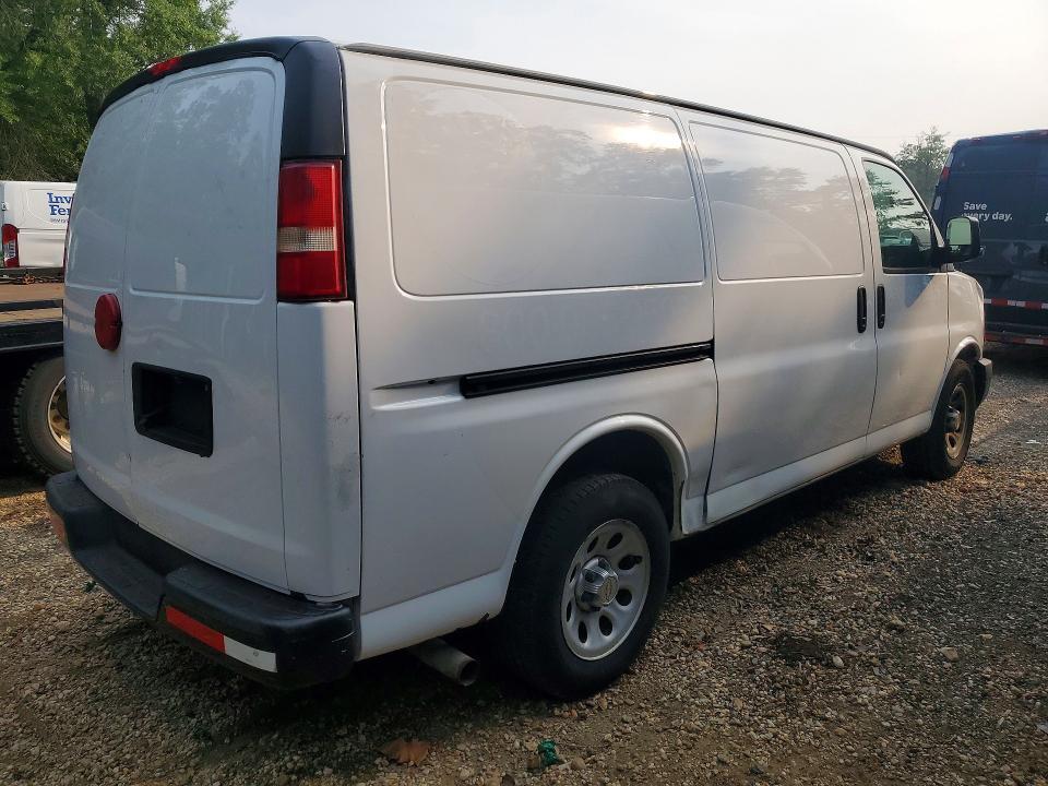 2013 CHEVROLET EXPRESS G1500 — Фото 3 из 13