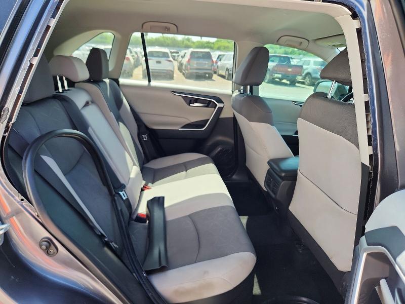 2021 TOYOTA RAV4 XLE — Фото 11 из 13