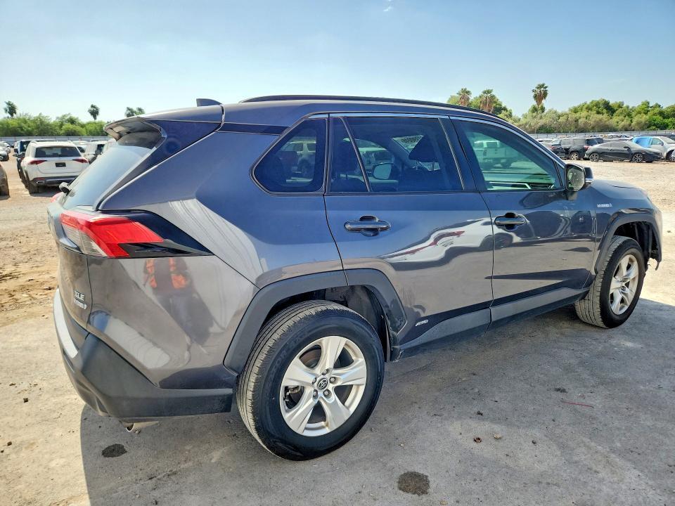 2021 TOYOTA RAV4 XLE — Фото 3 из 13