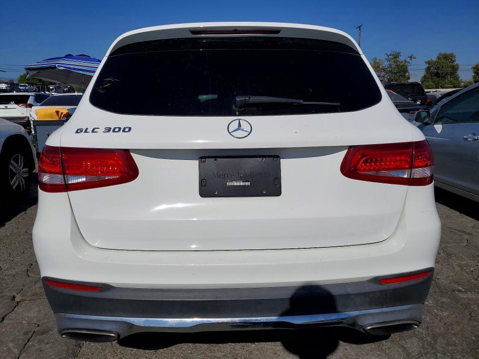 2016 MERCEDES-BENZ GLC 300 — Фото 6 из 13