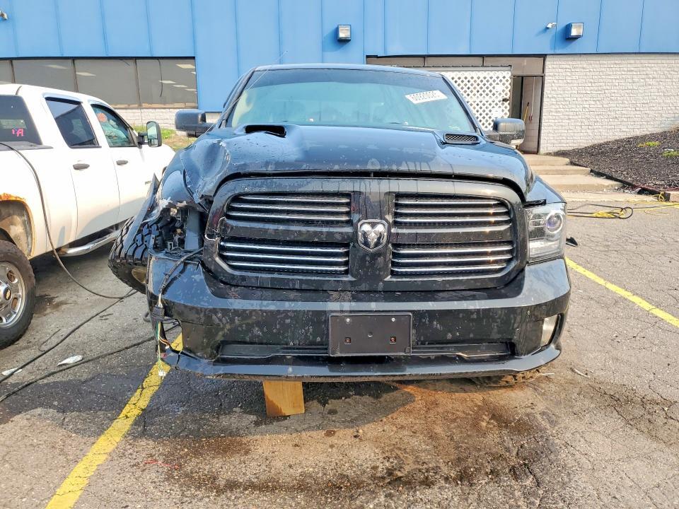 2016 RAM 1500 SPORT — Фото 5 из 13