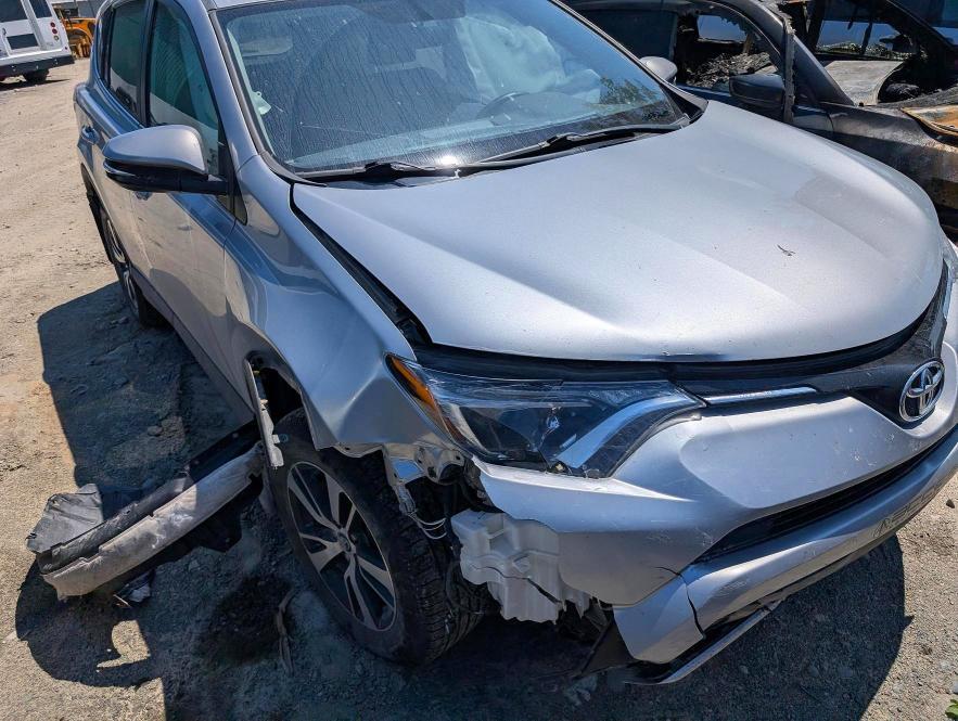 2016 TOYOTA RAV4 XLE — Фото 4 из 14