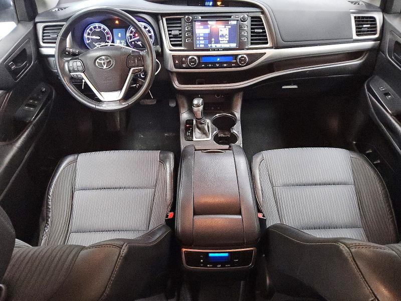 2016 TOYOTA HIGHLANDER LE PLUS — Фото 8 из 12
