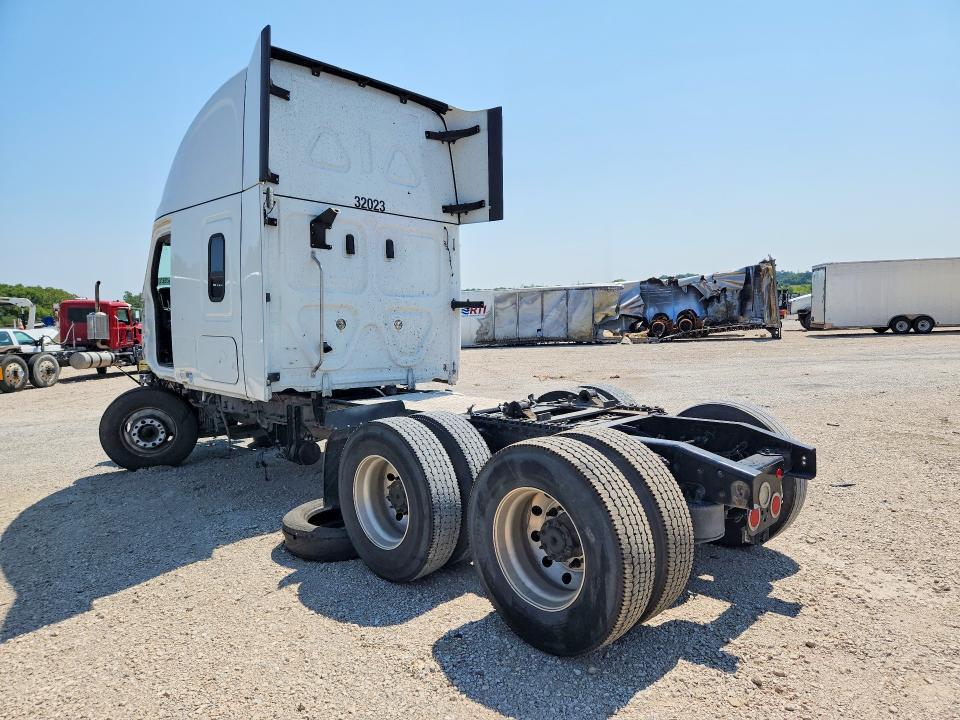 2022 FREIGHTLINER CASCADIA 116 TRUCK CAB AND CHASSIS — Фото 2 из 14