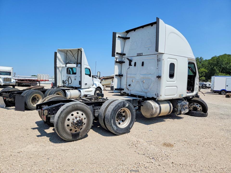 2022 FREIGHTLINER CASCADIA 116 TRUCK CAB AND CHASSIS — Фото 3 из 14