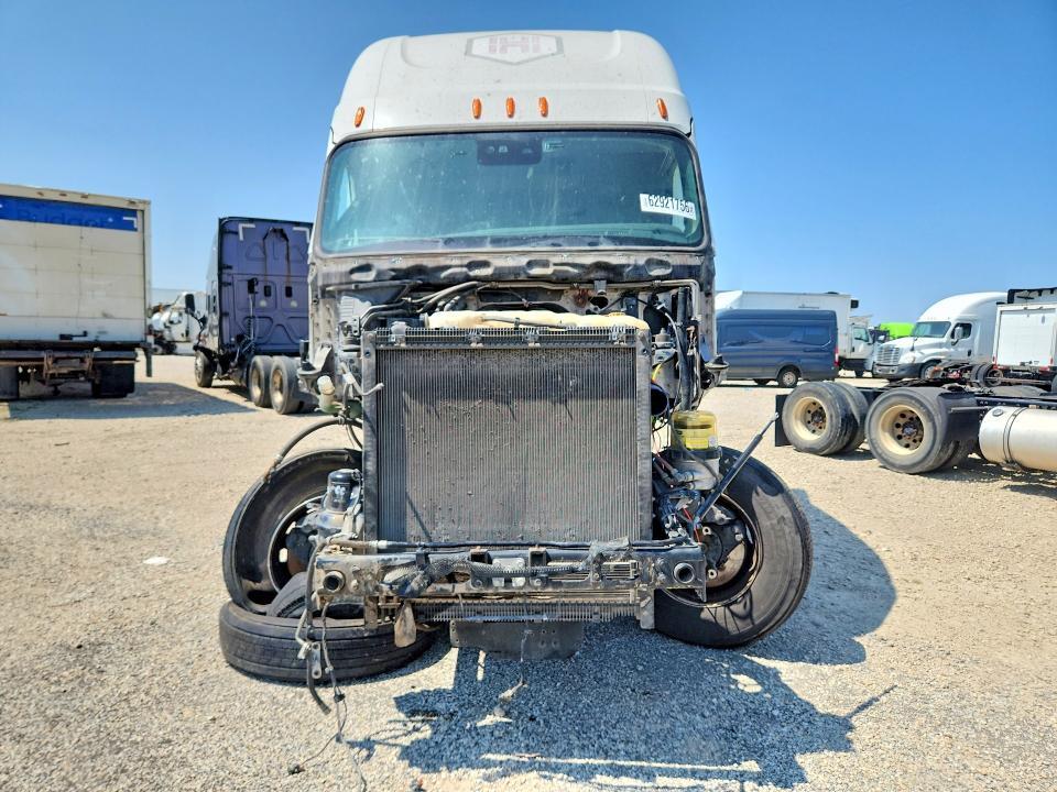 2022 FREIGHTLINER CASCADIA 116 TRUCK CAB AND CHASSIS — Фото 5 из 14
