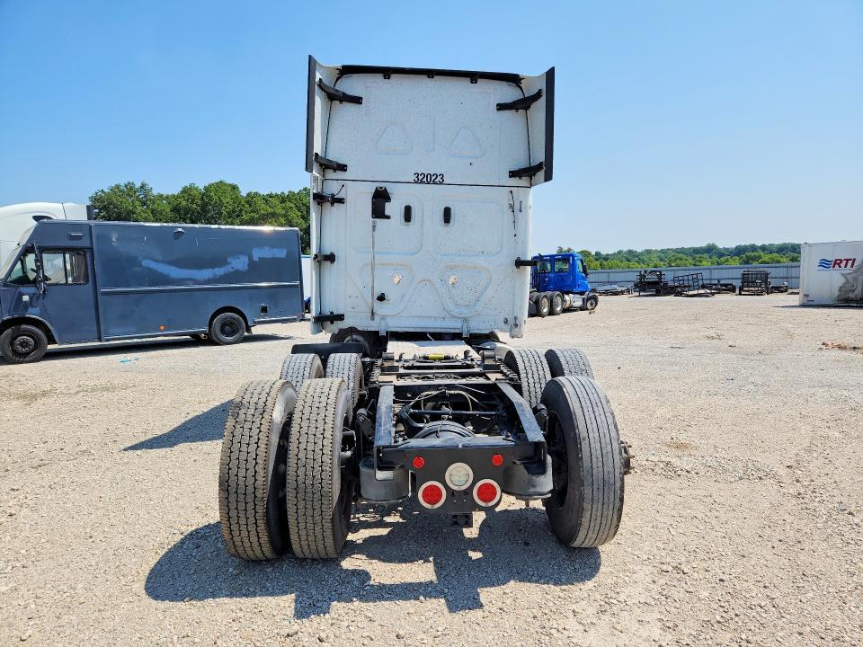 2022 FREIGHTLINER CASCADIA 116 TRUCK CAB AND CHASSIS — Фото 6 из 14