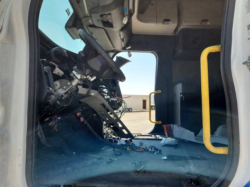2022 FREIGHTLINER CASCADIA 116 TRUCK CAB AND CHASSIS — Фото 7 из 14