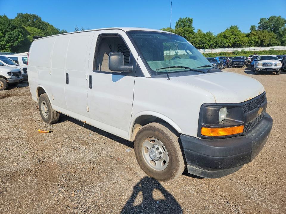 1GCZGGFF8H1108301 2017 CHEVROLET EXPRESS 3500 photo no. 4