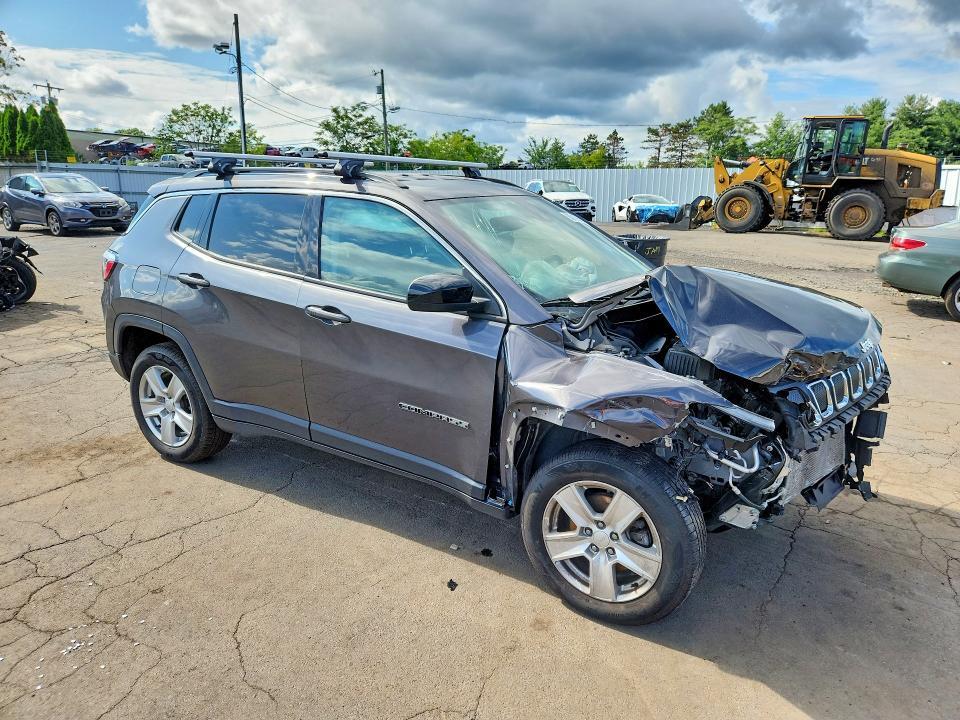 3C4NJDBB8NT175499 2022 JEEP COMPASS photo no. 4