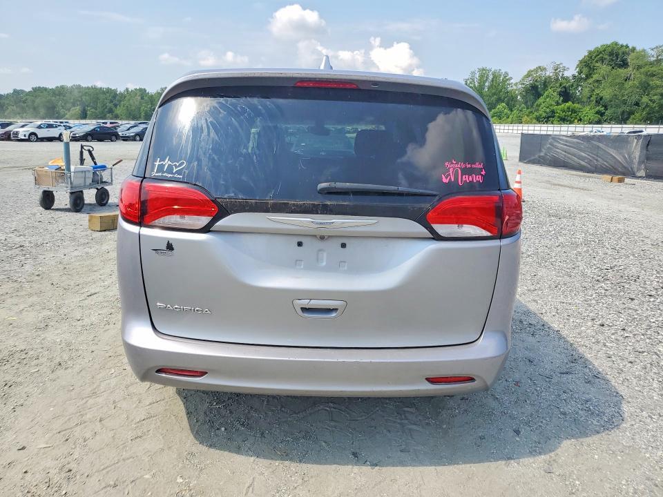 2017 CHRYSLER PACIFICA TOURING — Фото 6 из 13
