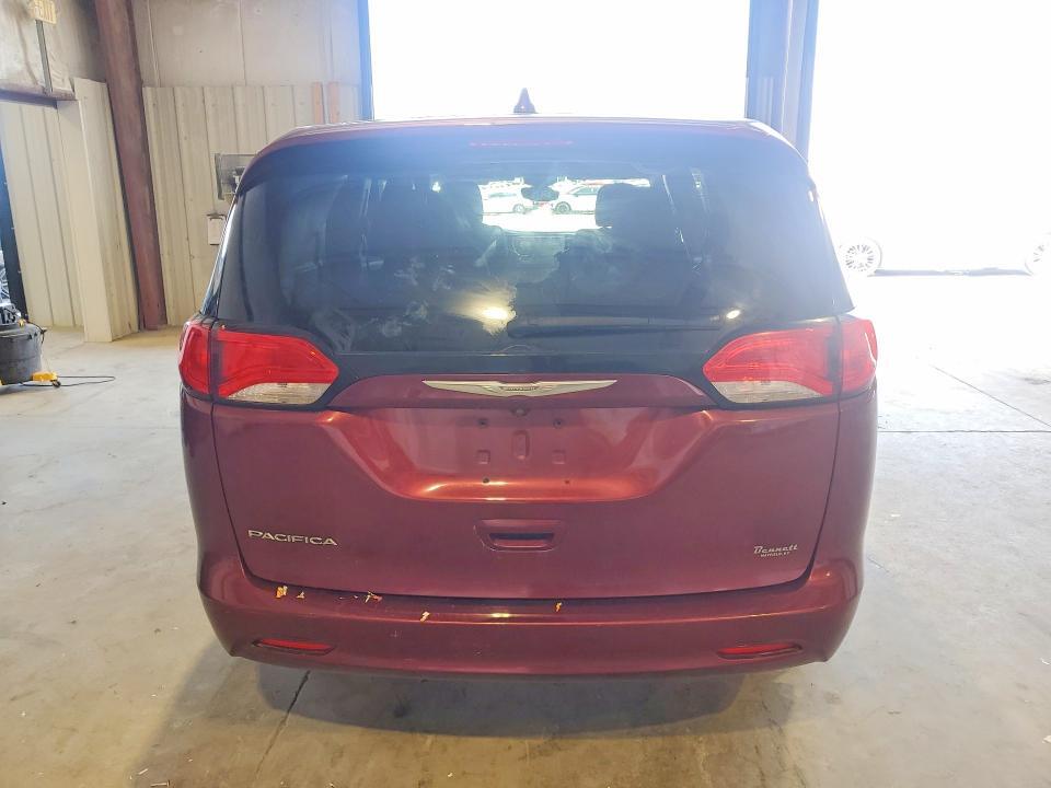 2017 CHRYSLER PACIFICA TOURING — Фото 6 из 13