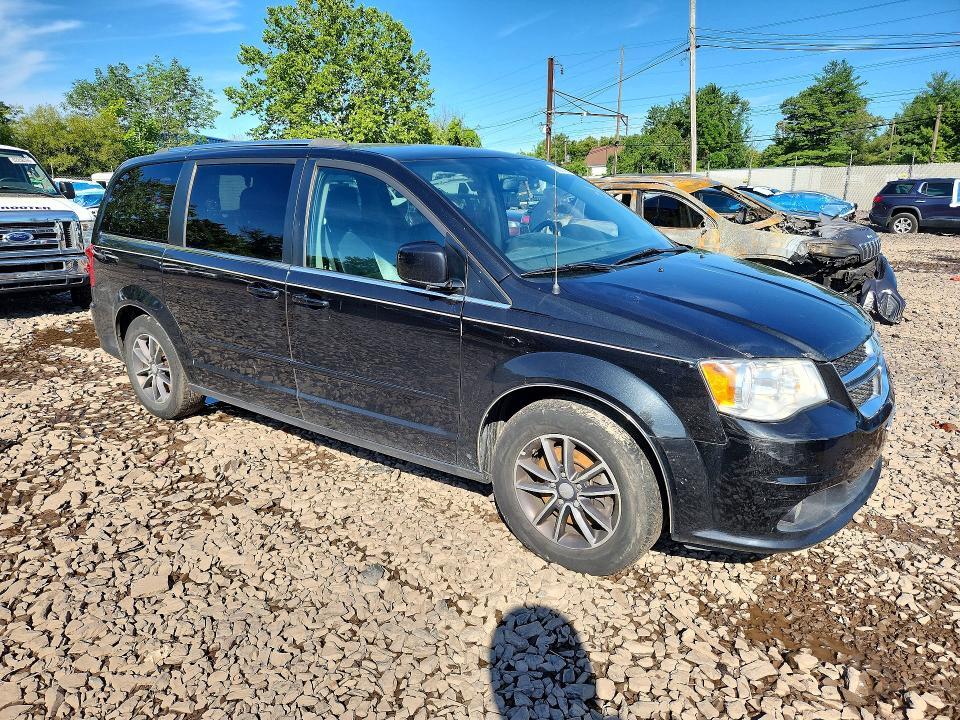 2017 DODGE GRAND CARAVAN SXT — Фото 4 из 13