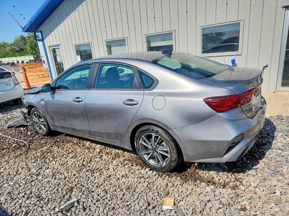 2022 KIA FORTE LXS — Фото 2 из 13