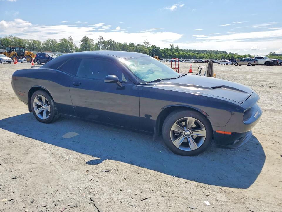 2017 DODGE CHALLENGER SXT — Фото 4 из 12