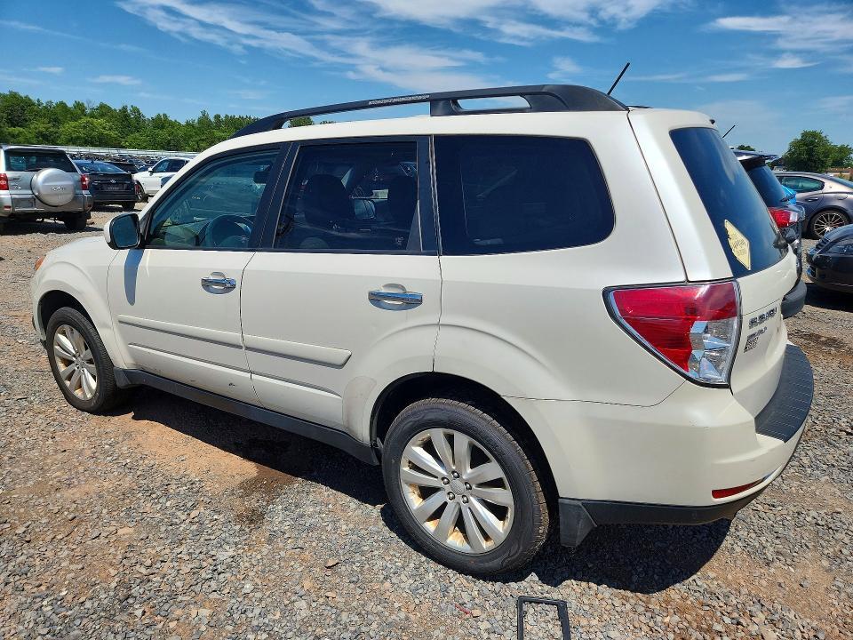 JF2SHAEC2DH439350 2013 SUBARU FORESTER photo no. 2