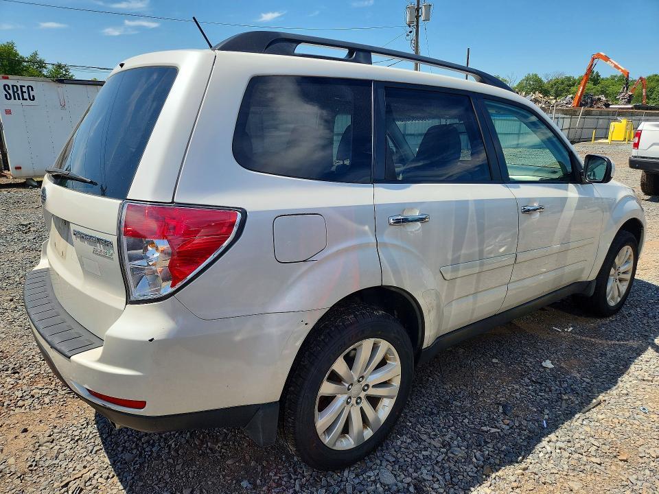 JF2SHAEC2DH439350 2013 SUBARU FORESTER photo no. 3