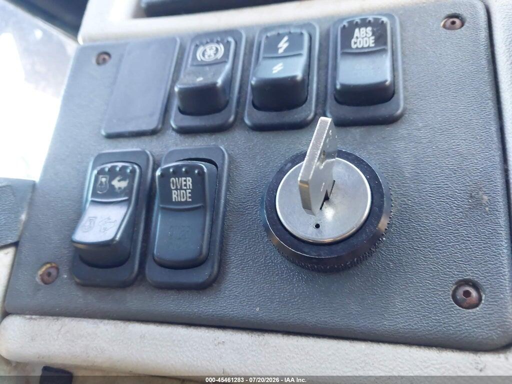 1M8TRMPA4XP060522 1999 MOTOR COACH INDUSTRIES TRANSIT BUS photo no. 11