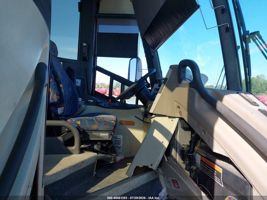 1M8TRMPA4XP060522 1999 MOTOR COACH INDUSTRIES TRANSIT BUS photo no. 5