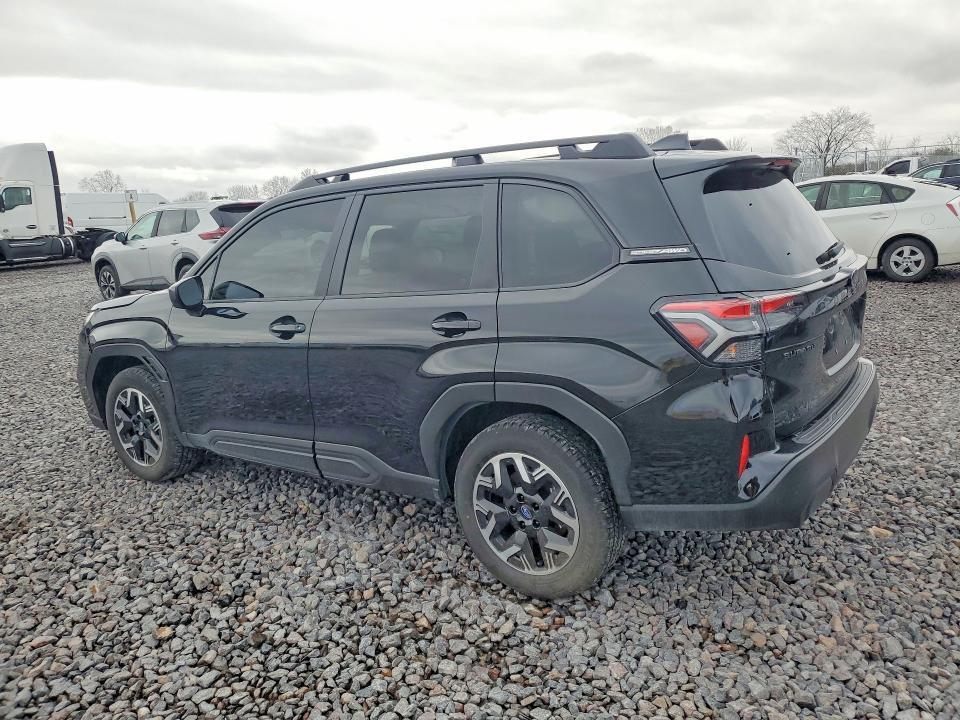 2025 SUBARU FORESTER PREMIUM — Фото 2 из 12