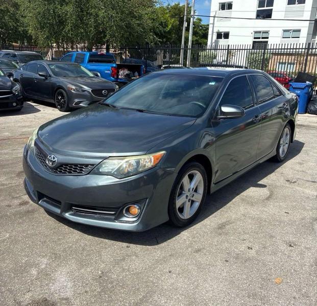 2013 TOYOTA CAMRY SE — Фото 2 из 10
