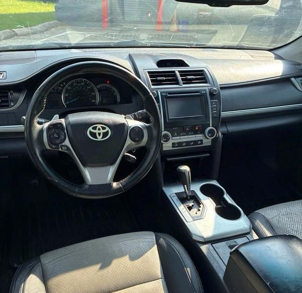 2013 TOYOTA CAMRY SE — Фото 9 из 10